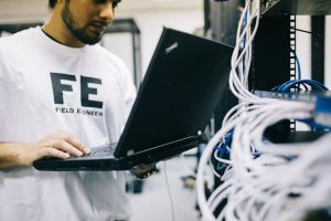 Les câbles fibre optique, essentiels pour des transmissions de données à très haute vitesse sur de longues distances